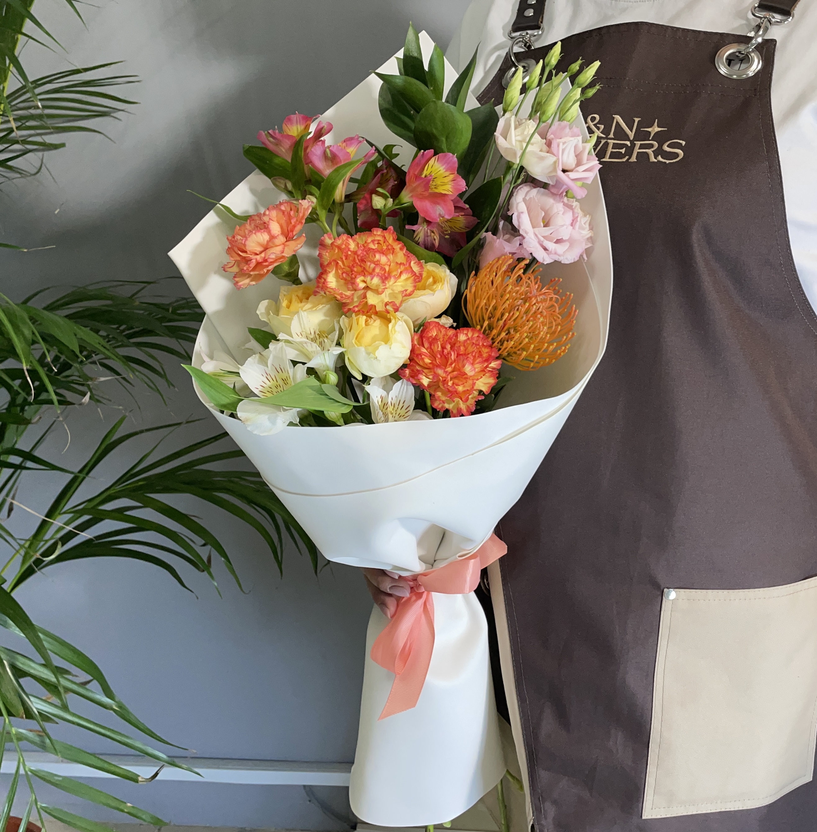 Букет с леукоспермумом